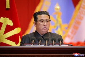 金正恩视察高超音速导弹发射后呼吁增加“军事力量