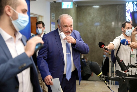 以色列财政部长新冠病毒检测呈阳性