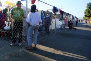 墨西哥当局清理美国边境附近的临时移民营地