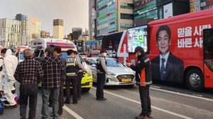 韩总统候选人竞选车上2人死亡