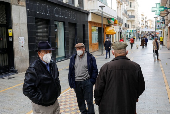 西班牙从2月10日起废除强制性户外戴口罩的要求