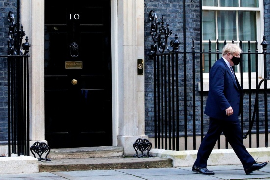 英国首相鲍里斯·约翰逊如何被不满的立法者赶下台