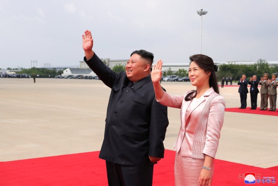 朝鲜金正恩的妻子李雪主自去年9月以来首次公开露面