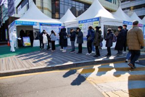 韩国Omicron疫情每天新增确诊和死亡病例创新高