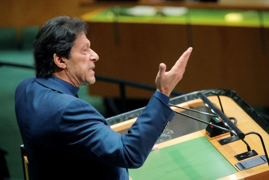 巴基斯坦总理在不信任投票前寻求法院对叛逃的裁决