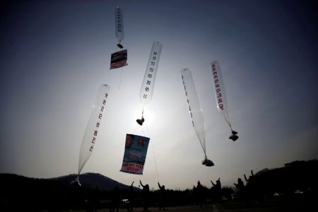 韩国官员表示传单气球可能会再次漂到朝鲜上空