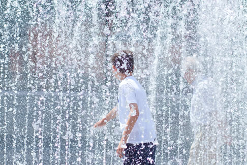 西班牙气温飙升至高于五月平均水平 高温40℃