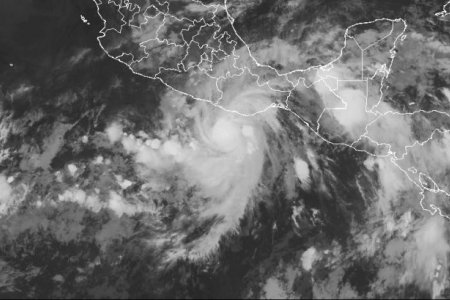 二级飓风阿加莎登陆墨西哥南太平洋沿岸