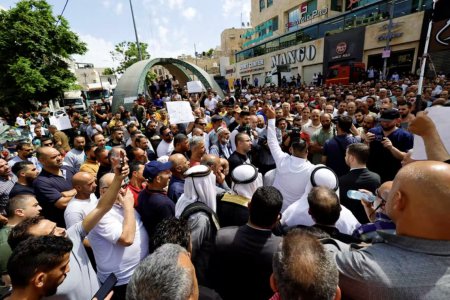 巴勒斯坦人因抗议食品价格上涨而支付部分工资