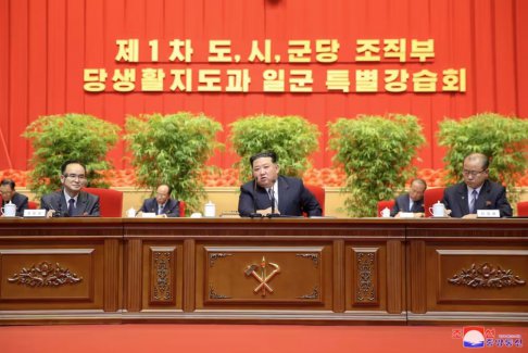 朝鲜金正恩召开会议加强铁板统治