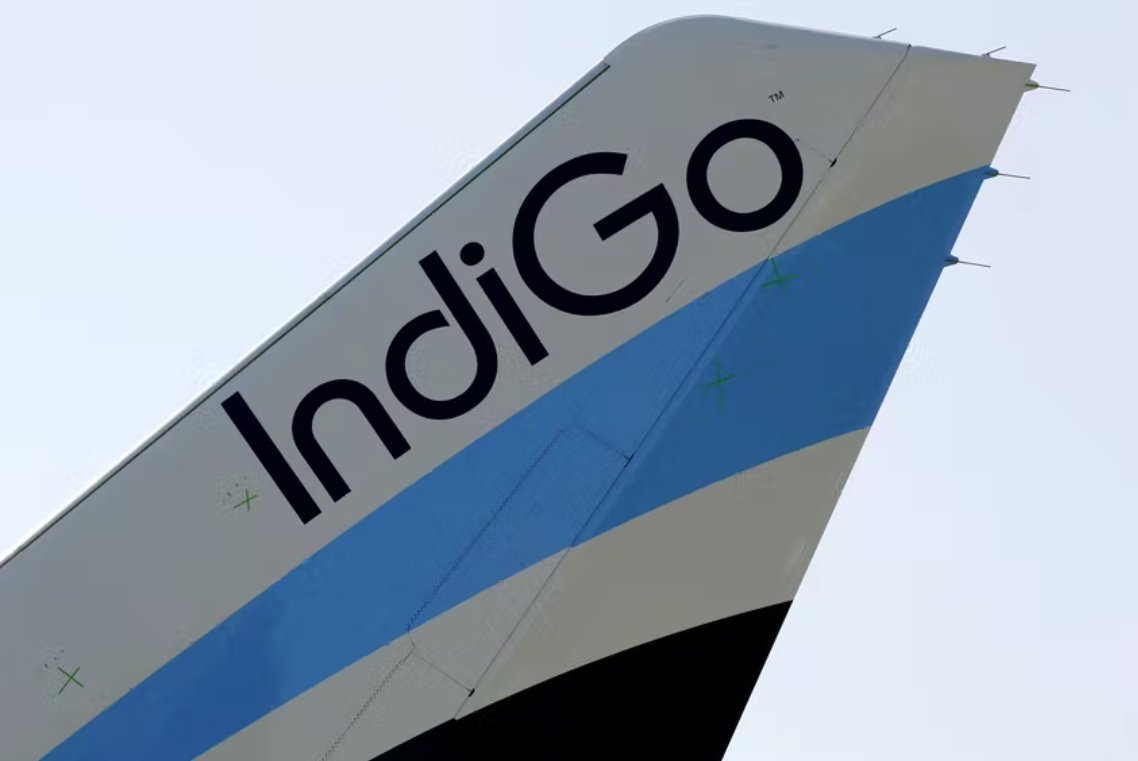 印度靛蓝飞机技术问题迫降落在卡拉奇
