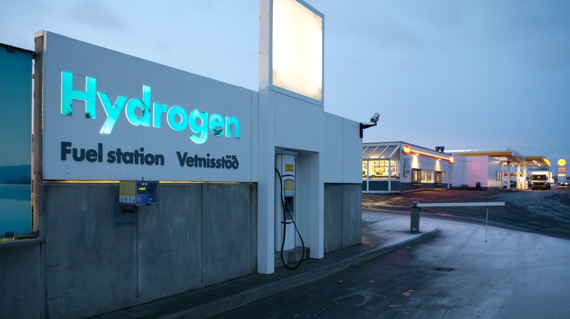 一个标志宣传冰岛的加氢站。（照片：史蒂夫摩根/绿色和平组织）