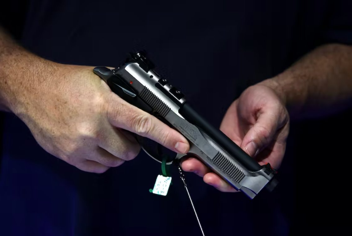 美国德克萨斯州取消对年轻人的枪支禁令
