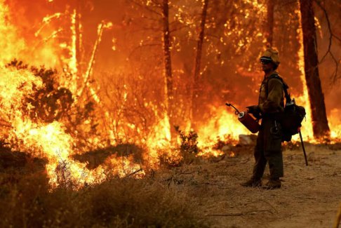 暴风雨灭了加州野火 结束残酷的热浪
