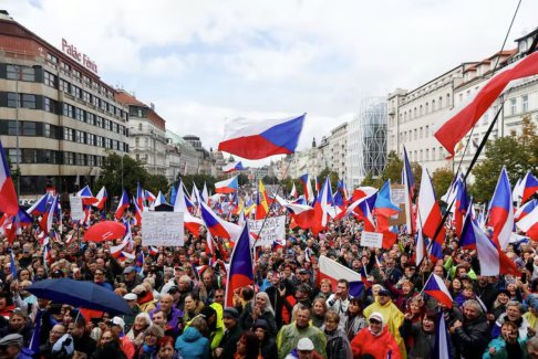 捷克人抗议处理能源危机、加入欧盟和北约