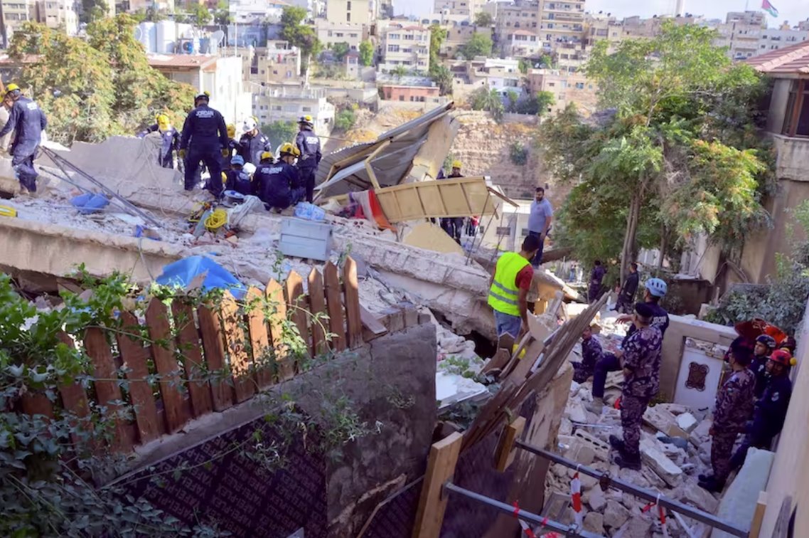 约旦倒塌建筑至少10人被困