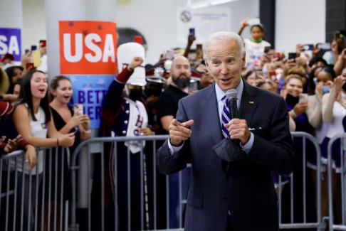 拜登的支持率接近其总统任期的最低水平