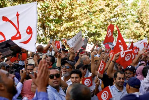 突尼斯数千人抗议总统
