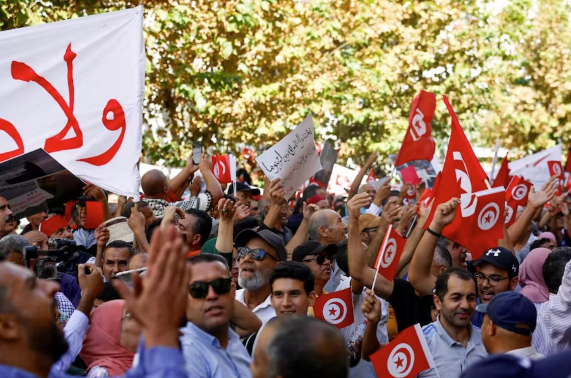 突尼斯数千人抗议总统