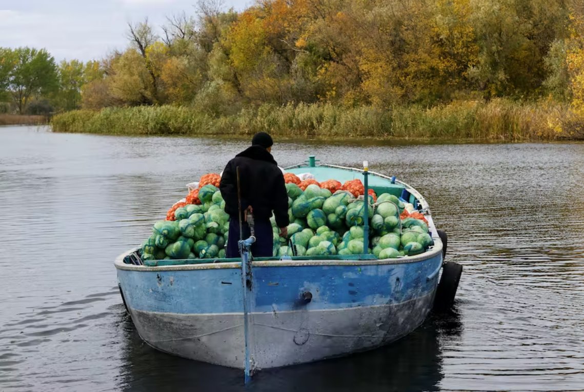 随着俄罗斯占领者再次发出警告 更多人逃离乌克兰的赫尔松