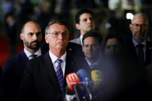 巴西最高法院表示 博尔索纳罗通过允许过渡承认选举