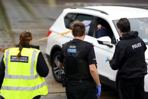 英国反恐警察牵头调查多佛炸弹事件