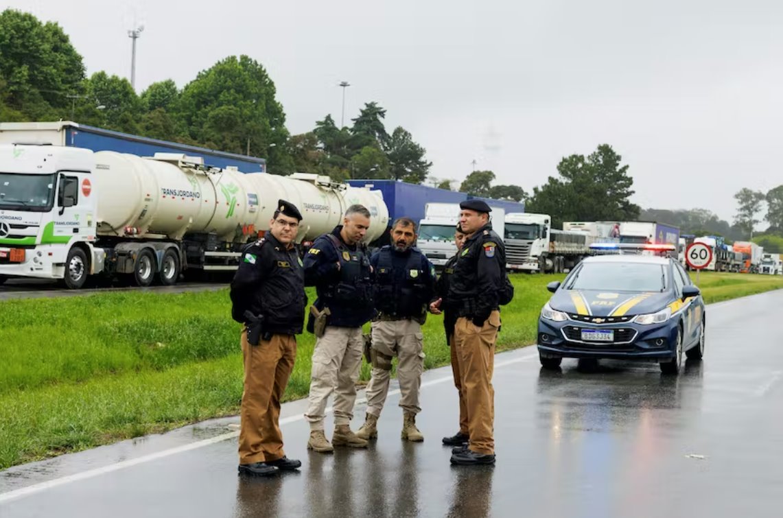 巴西道路封锁中断了全国的燃料分配