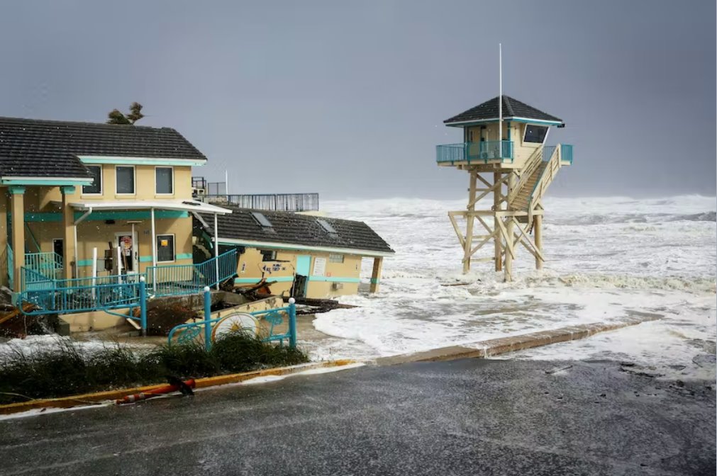 飓风妮可造成佛罗里达州超过62000家庭和企业停电