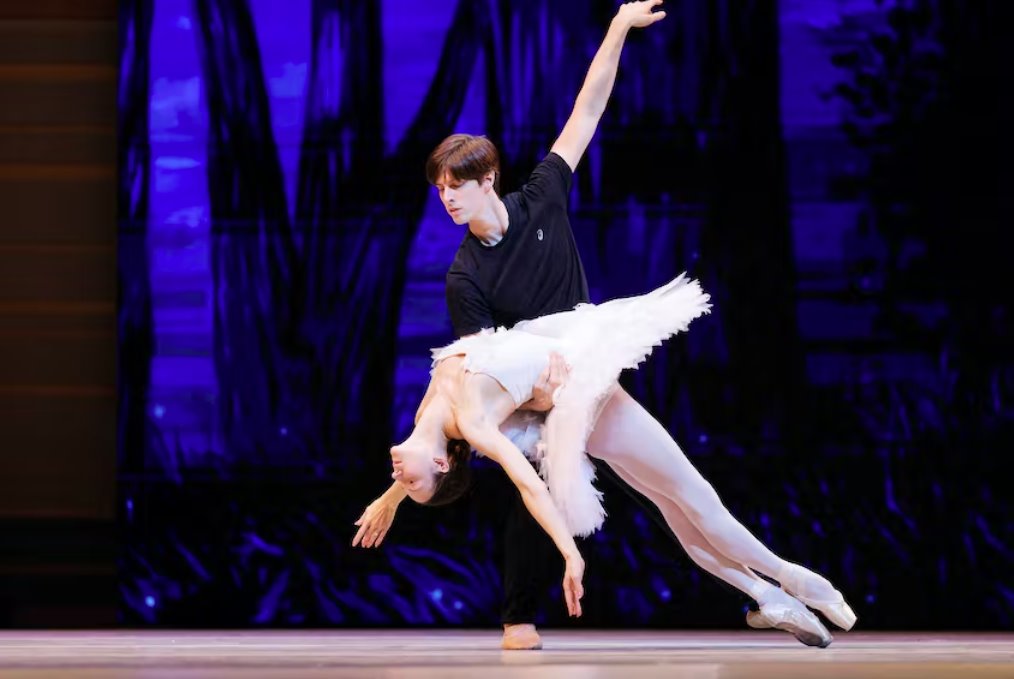 逃离俄罗斯的芭蕾舞演员在加州舞台上重聚