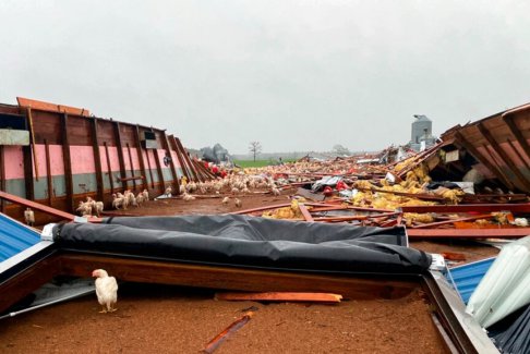 美国暴风雨带着龙卷风已造成2人死亡