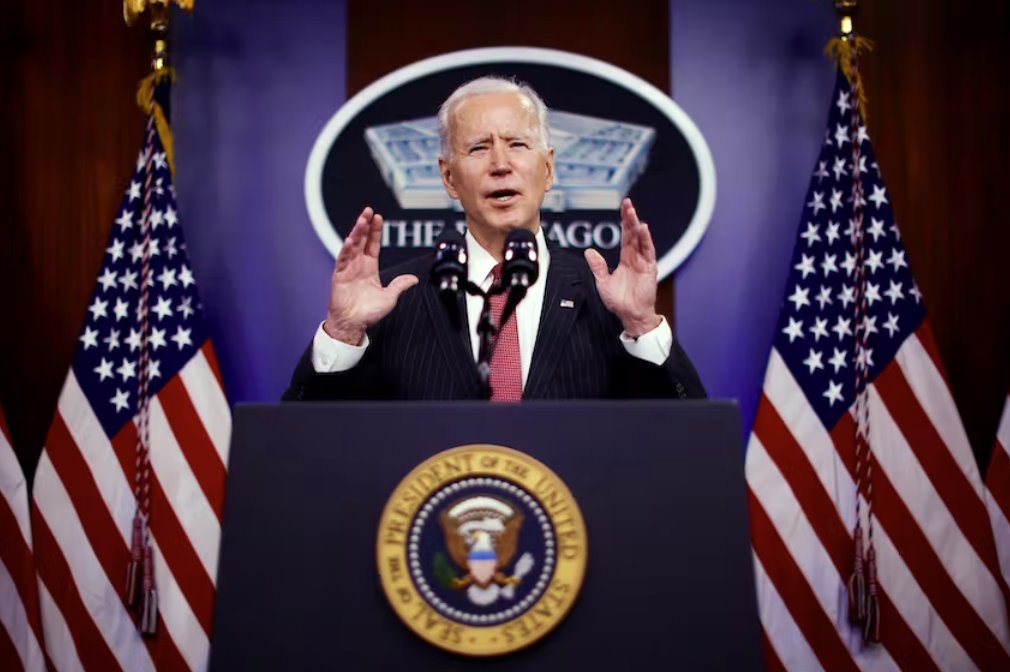 拜登签署《国防授权法》 但表达担忧