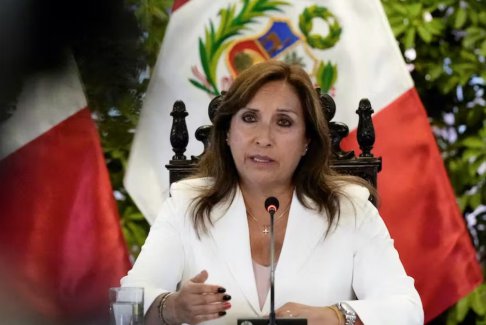 秘鲁国会搁置博卢阿尔特总统提早选举的议案