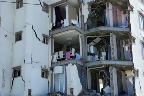 土耳其加强倒塌建筑豆腐渣工程的调查下令逮捕113人