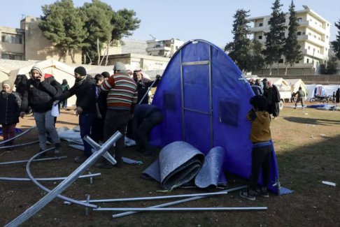 叙利亚地震的流离失所者加入了已经住在帐篷里的数