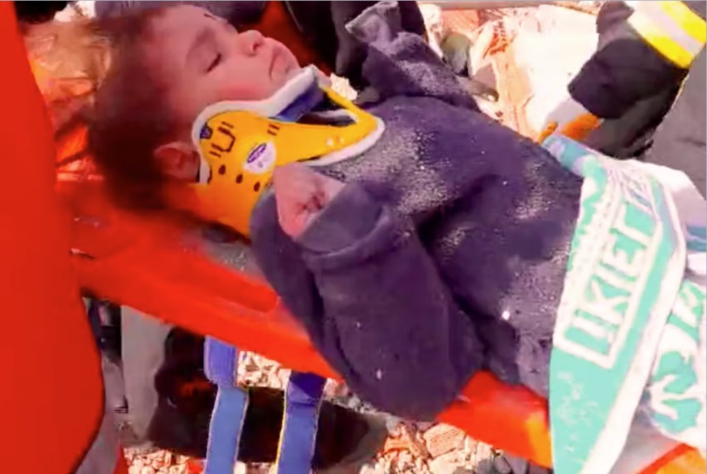 土耳其地震一周后从废墟中救出4名幸存者
