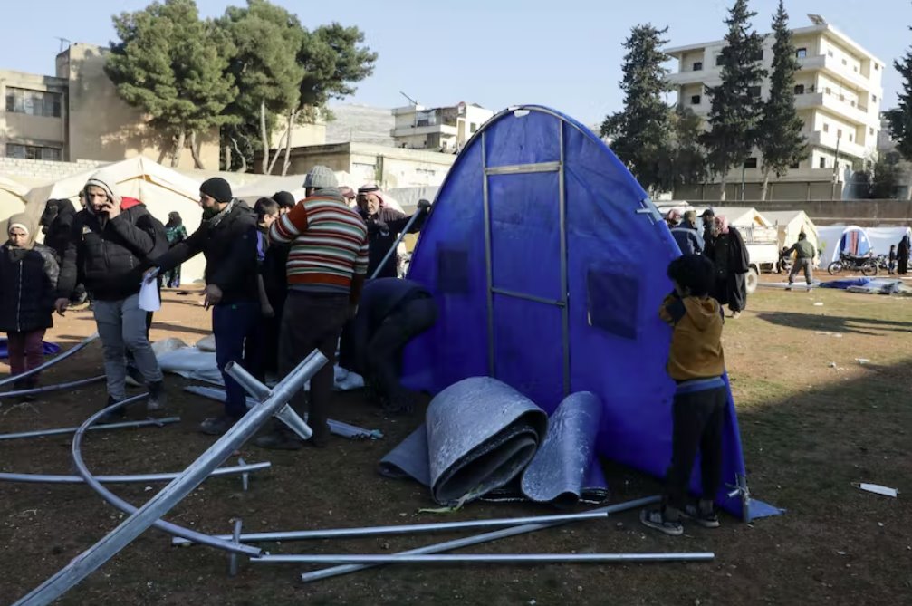 叙利亚地震的流离失所者加入了已经住在帐篷里的数百万人