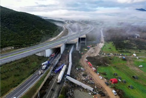 希腊火车相撞事故造成57人死亡