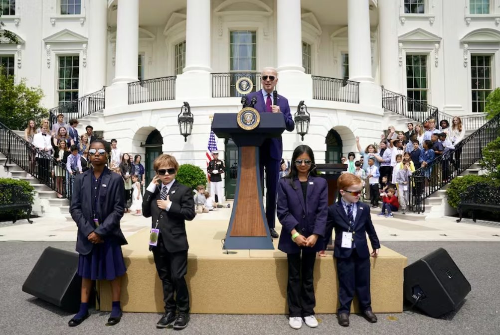拜登在白宫的儿童“新闻发布会”上接受提问