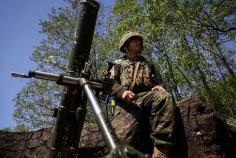 乌克兰称击退了俄罗斯试图夺回巴赫穆特附近土地的