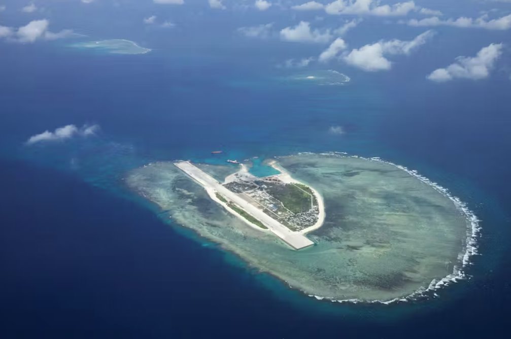 菲律宾军事首长访问有争议的南沙群岛附近的偏远岛屿