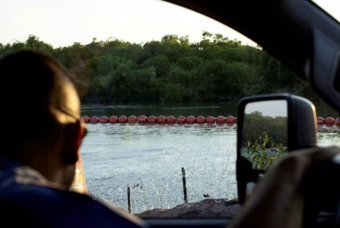 美国司法部计划对德克萨斯州浮动边境屏障采取法律