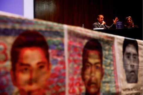 墨西哥总统在学生失踪案中为武装部队辩护