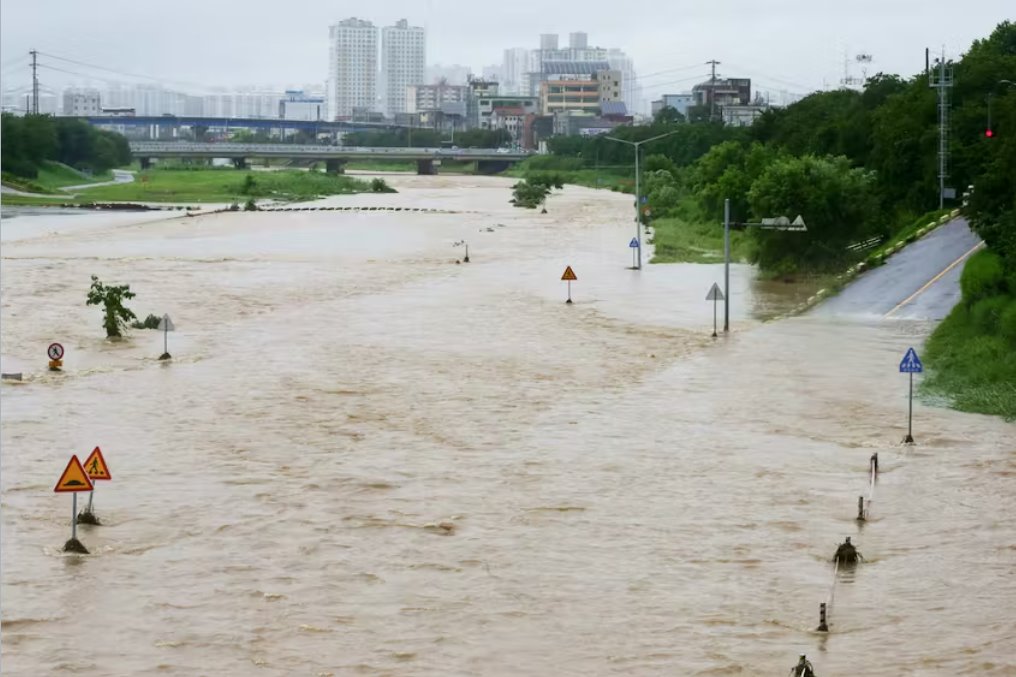 韩国遭遇山体滑坡、洪水数百人疏散