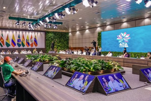 巴西卢拉在亚马逊峰会上寻求全球雨林国家协定