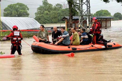 台风海葵降雨持续袭击华南地区