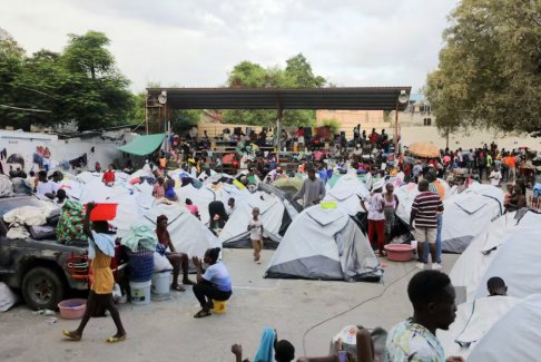 海地流离失所者希望联合国支持的部队能够带来安全