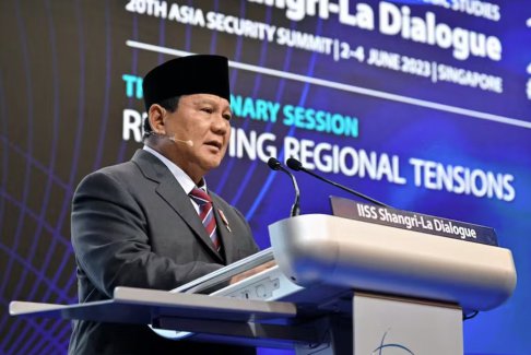 印尼国防部长在总统选举前扩大民调领先优势