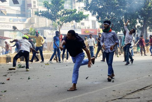 孟加拉国反对派抗议活动在要求总理辞职的呼声中演