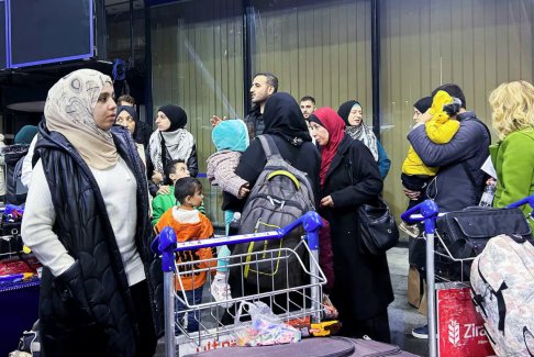 波斯尼亚和巴勒斯坦加沙撤离人员抵达波斯尼亚
