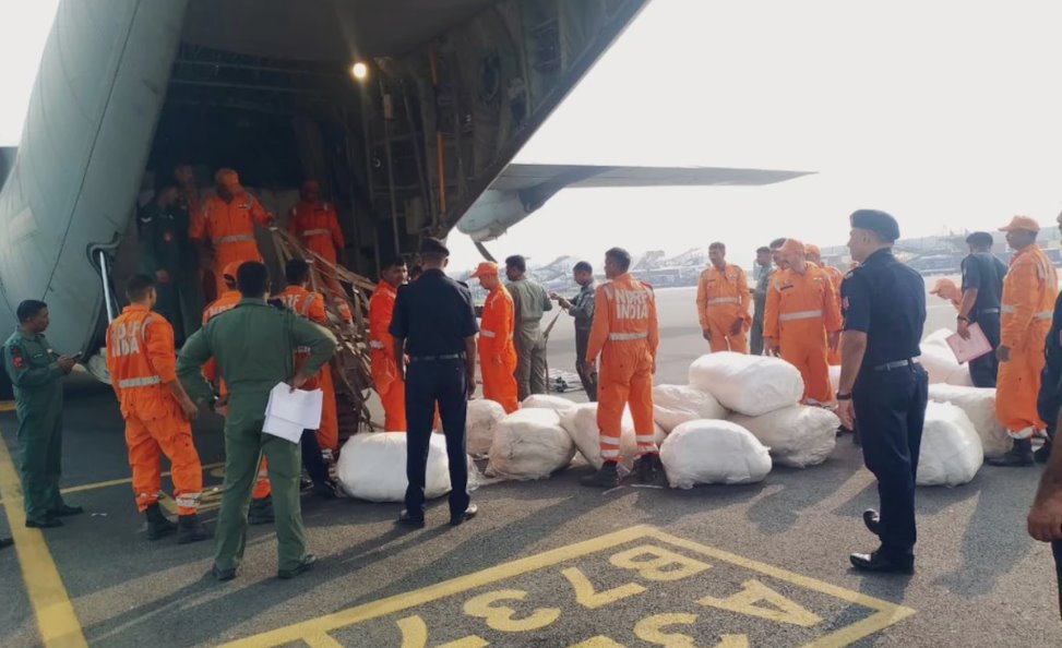 印度第三批救灾物资运抵尼泊尔地震灾区